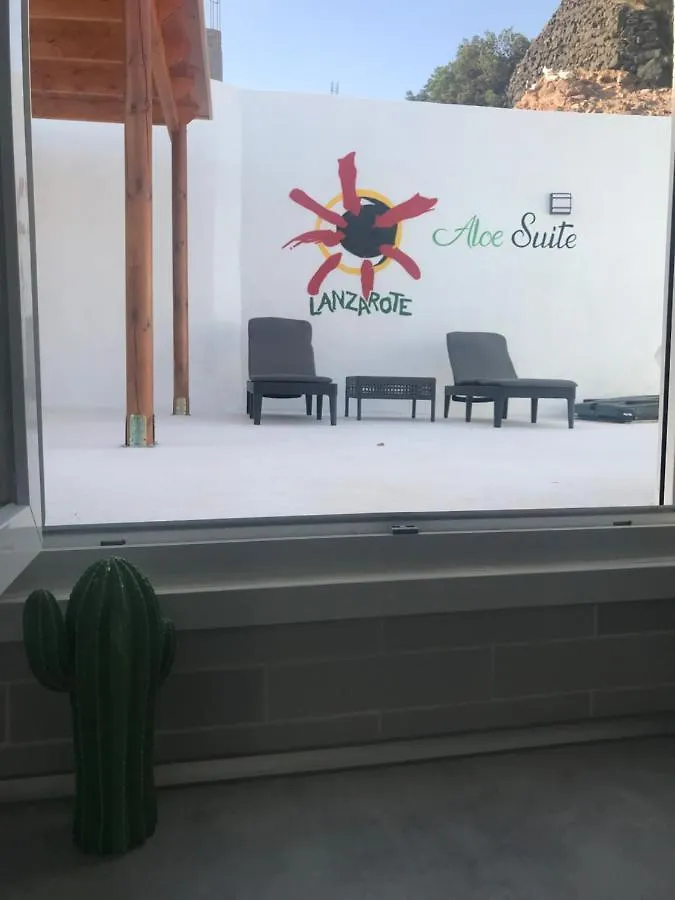 Aloe Suite Tías Apartamento